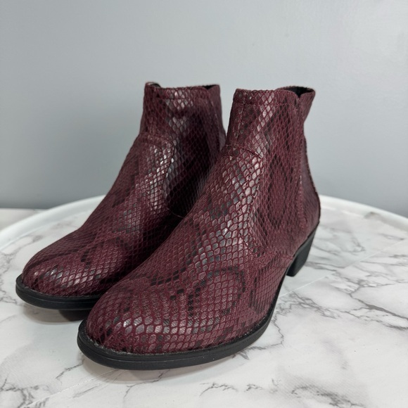 Sugar Women’s Ankle Boots sz 6 Snake Print Burgundy Ankle NEW Y-39 - Picture 1 of 8